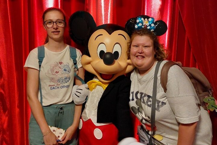 Disney Pommeuse - Reizigers met mickey - Buitenhof Reizen begeleide vakanties voor mensen met een verstandelijke beperking.
