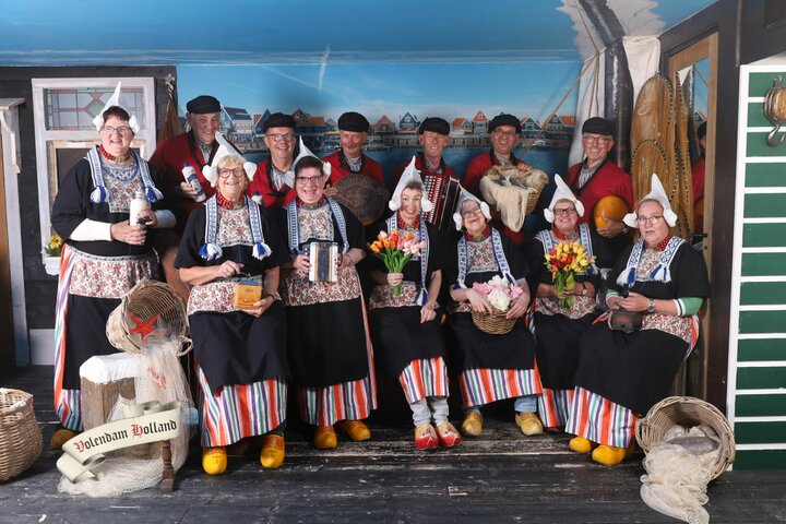 Volendam klederdracht - Buitenhof Reizen begeleide vakanties voor mensen met een verstandelijke beperking