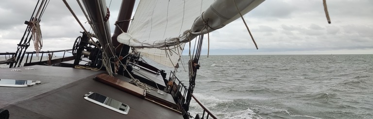 Auti Travel - Zeiltocht over de Waddenzee - begeleide vakanties voor mensen met autisme - Header afbeelding Zeiltocht Waddenzee